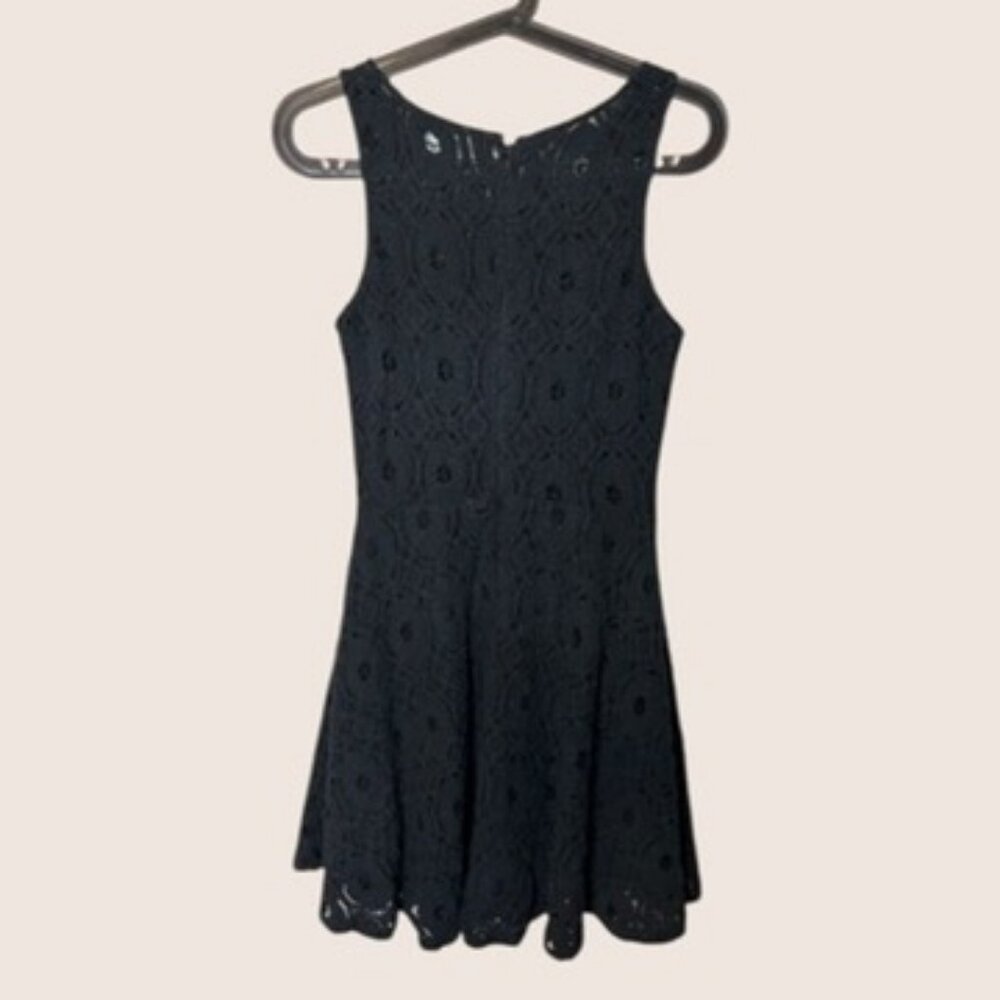 🖤 BB DAKOTA RENLEY LACE FIT & FLARE TANK DRESS LACE BLACK SIZE 4 - Picture 3 of 5